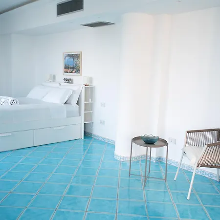Fountain House Sorrento Apartment